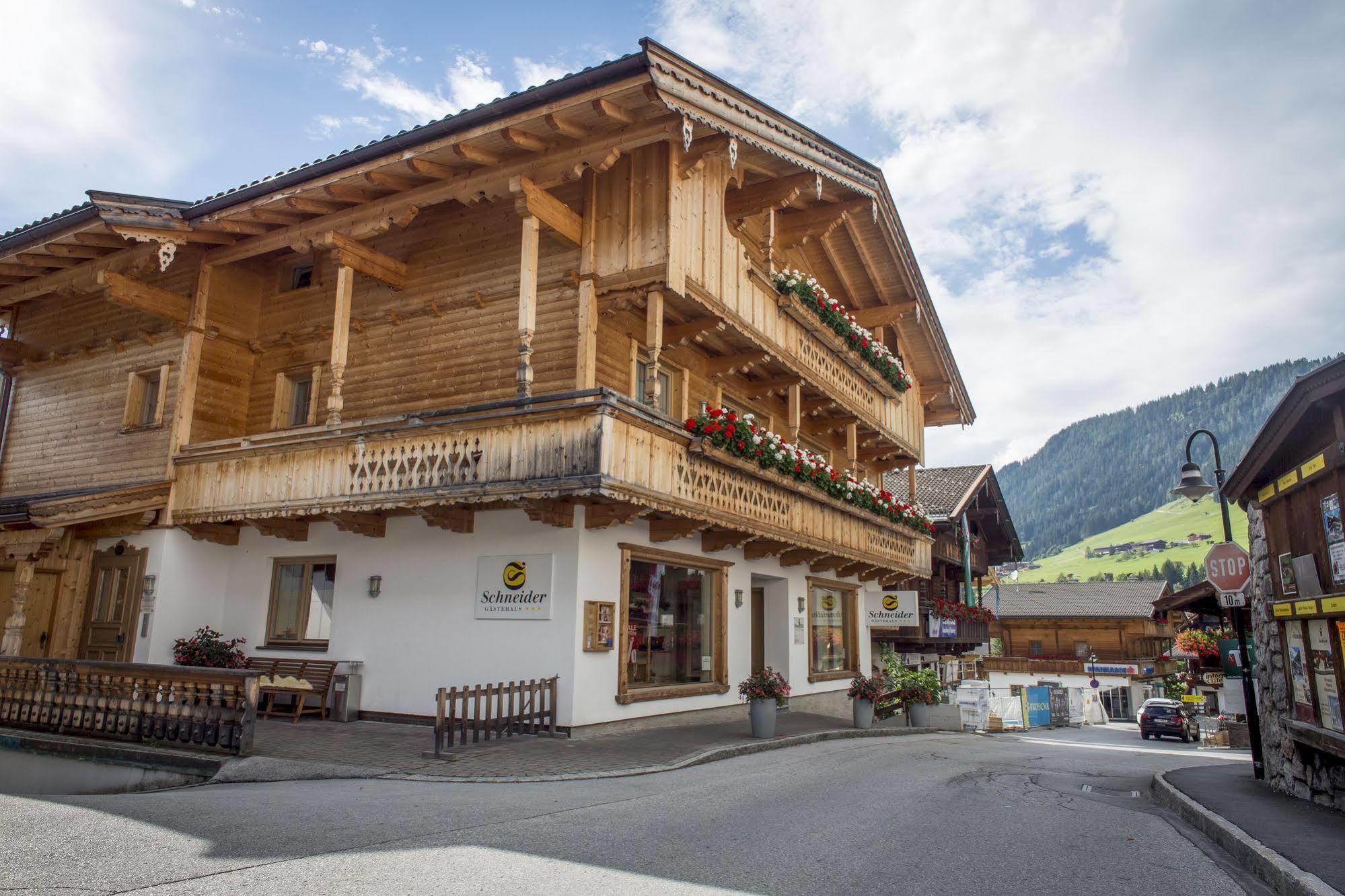 Das Gaestehaus Schneider Am Dorfplatz 阿尔卑巴赫 外观 照片