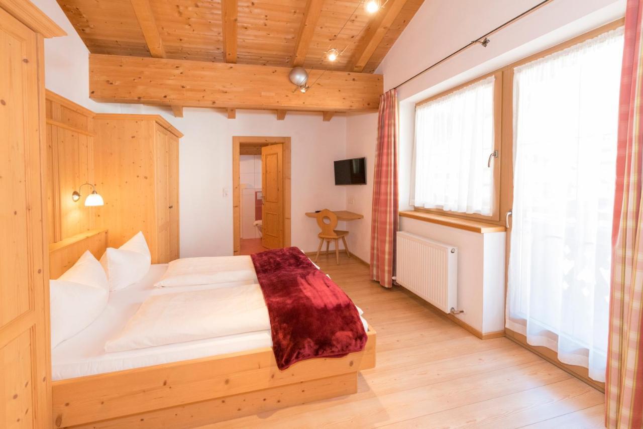 Das Gaestehaus Schneider Am Dorfplatz 阿尔卑巴赫 外观 照片